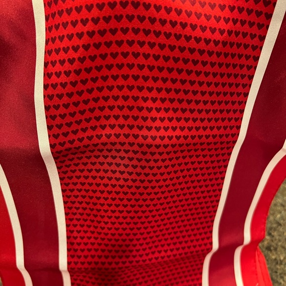 Brand New Vineyard Vines Valentine’s Day Hearts 100% Silk Scarf - Picture 6 of 9